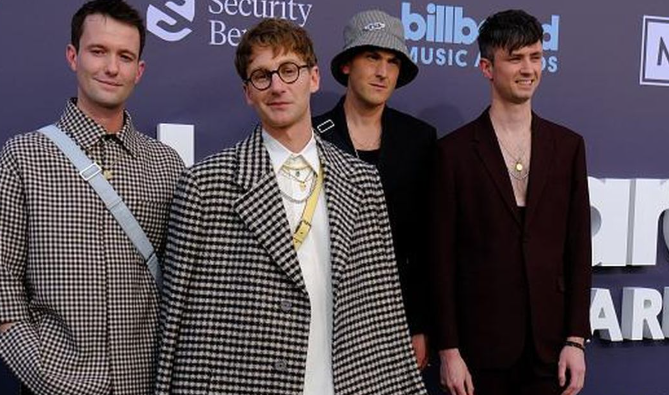 Review Makna Lagu Heat Waves: Kenangan Panas yang Membara