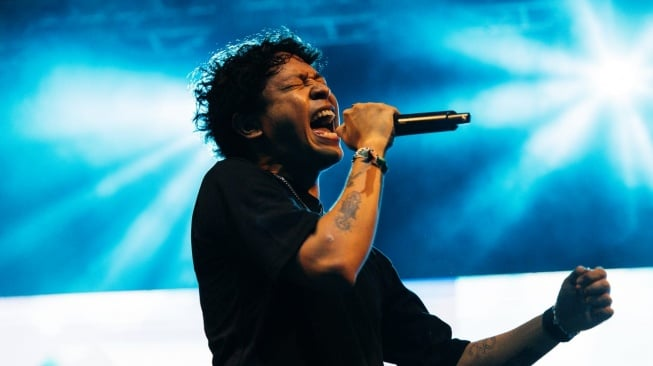 Hindia Menuju Tur Dunia Membawa Musik Indonesia ke Global