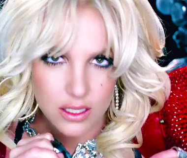 makna-lagu-hold-it-against-me-britney-spears