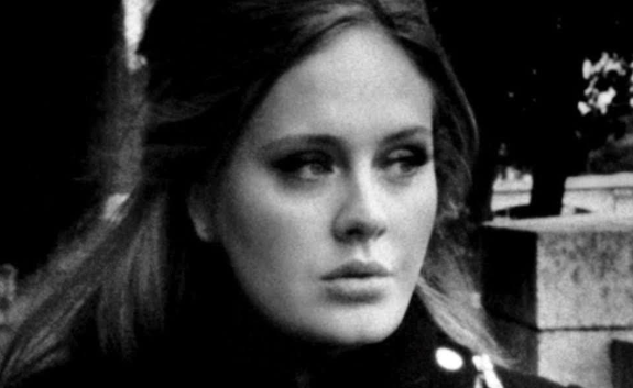 Review Makna Lagu Someone Like You Adele: Move On dari Cinta